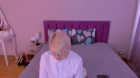 Snapshot of sabrinamacmarren chatting on 02/08/26, 08:29 Sabrina MacMarren online show from 02/08/26, 08:29