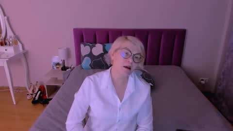 Snapshot of sabrinamacmarren chatting on 02/08/26, 08:34 Sabrina MacMarren online show from 02/08/26, 08:34