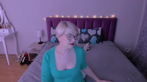 Snapshot of sabrinamacmarren chatting on 02/10/26, 04:11 Sabrina MacMarren online show from 02/10/26, 04:11