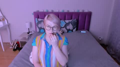 Snapshot of sabrinamacmarren chatting on 02/13/26, 04:36 Sabrina MacMarren online show from 02/13/26, 04:36