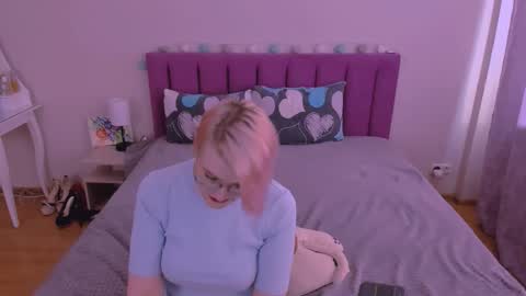 Snapshot of sabrinamacmarren chatting on 02/16/26, 09:38 Sabrina MacMarren online show from 02/16/26, 09:38