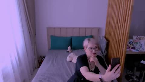 Snapshot of sabrinamacmarren chatting on 02/28/26, 11:11 Sabrina MacMarren online show from 02/28/26, 11:11