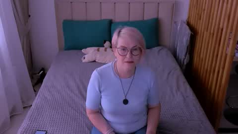 Snapshot of sabrinamacmarren chatting on 03/03/26, 07:03 Sabrina MacMarren online show from 03/03/26, 07:03