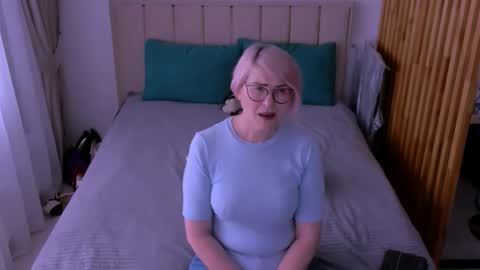 Sabrina MacMarren online show from 03/12/26, 08:09