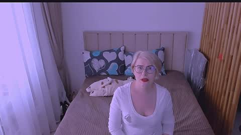 Sabrina MacMarren online show from 04/05/26, 11:18