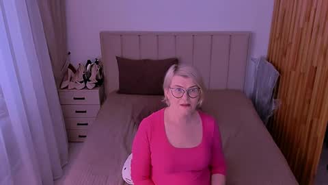 Sabrina MacMarren online show from 05/31/26, 06:09