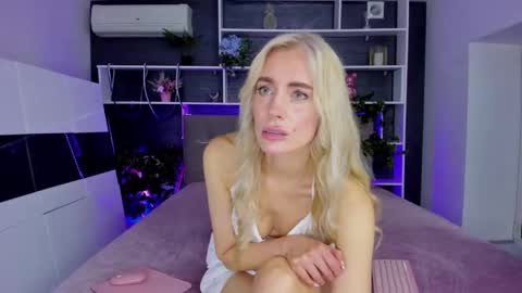 Sabrina online show from 03/30/26, 12:17