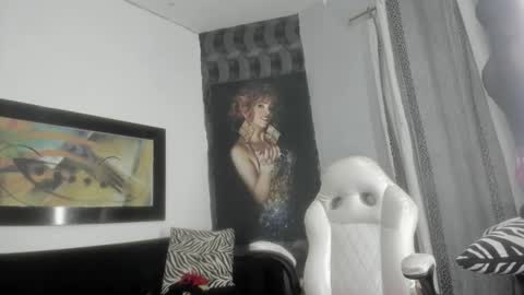 Snapshot of sabrinaxxx11 chatting on 10/15/25, 12:05 sabrinaxxx11 online show from 10/15/25, 12:05