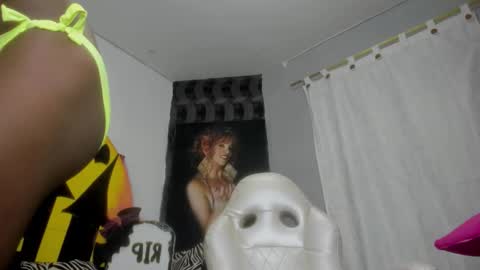 Snapshot of sabrinaxxx11 chatting on 10/21/25, 12:06 sabrinaxxx11 online show from 10/21/25, 12:06