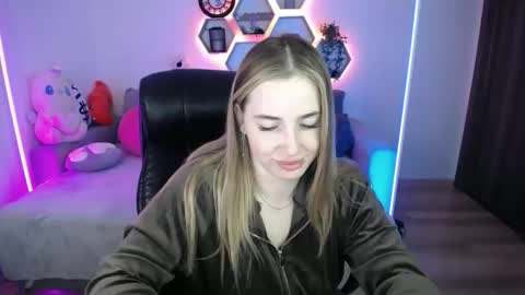 Snapshot of sabrinviolet chatting on 05/12/26, 08:11 Sabrina Violet online show from 05/12/26, 08:11