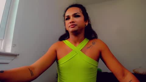 Snapshot of sacha_candy chatting on 12/05/24, 06:44 Sacha online show from 12/05/24, 06:44