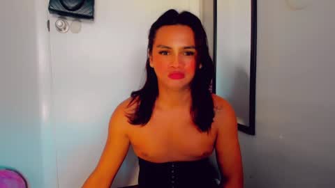 Snapshot of sacha_candy chatting on 01/15/25, 08:16 Sacha online show from 01/15/25, 08:16