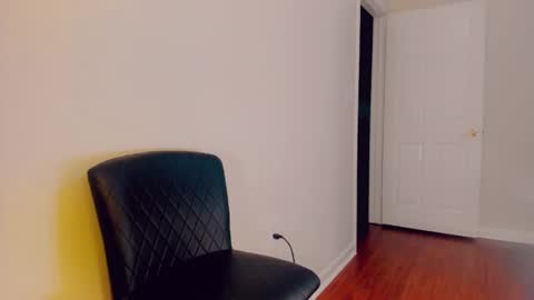 Snapshot of sacha_candy chatting on 02/15/25, 12:37 Sacha online show from 02/15/25, 12:37