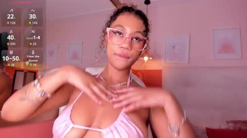 Sophie online show from 11/11/25, 05:07