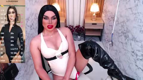 Verra Monroe online show from 08/06/26, 10:22