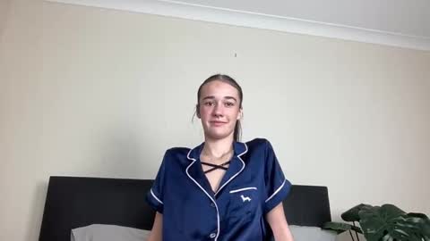 urs xxx content in my bio online show from 03/17/26, 02:16