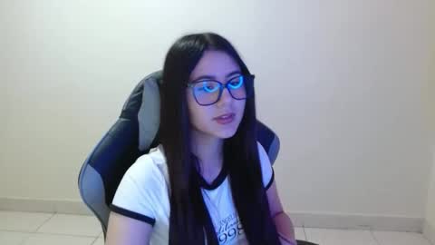 Sahaliefox  online show from 10/22/25, 07:24