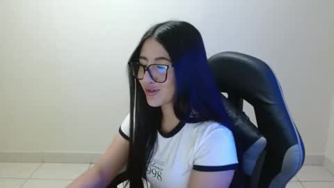 Sahaliefox  online show from 04/15/26, 09:04