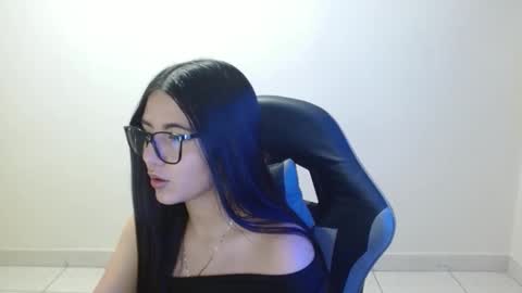 Sahaliefox  online show from 04/17/26, 10:24