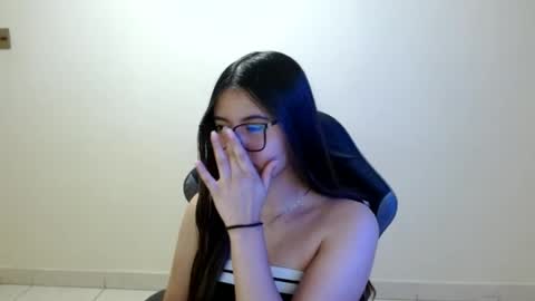 Snapshot of sahaliefox_ chatting on 06/29/26, 01:23 Sahaliefox online show from 06/29/26, 01:23