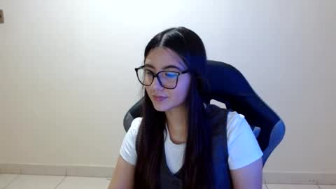 Snapshot of sahaliefox_ chatting on 07/18/26, 05:17 Sahaliefox online show from 07/18/26, 05:17