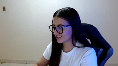 Snapshot of sahaliefox_ chatting on 07/21/26, 10:23 Sahaliefox online show from 07/21/26, 10:23