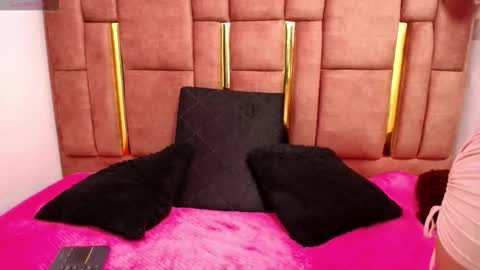 sara online show from 03/12/26, 04:18