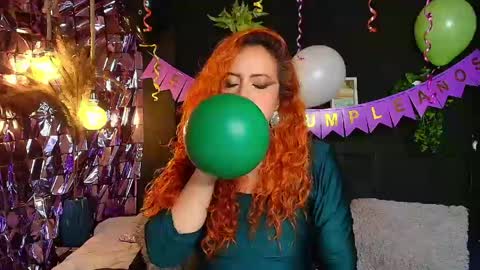 Snapshot of sahra_tayl0r_ chatting on 04/30/26, 05:19 SARA online show from 04/30/26, 05:19