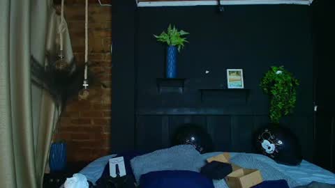 Snapshot of sahra_tayl0r_ chatting on 06/18/26, 01:37 SARA online show from 06/18/26, 01:37