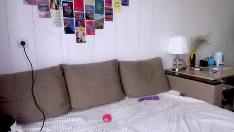 Sofia online show from 10/12/25, 09:41