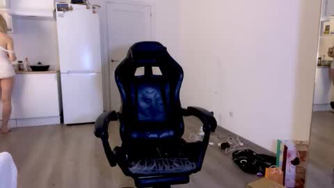 Sofia online show from 10/22/25, 10:53