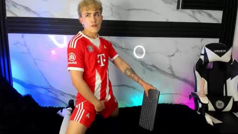 Juan online show from 10/22/25, 04:46