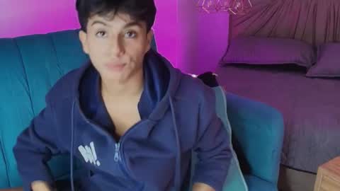 Snapshot of saintdangelo chatting on 06/18/26, 04:33 Santi online show from 06/18/26, 04:33