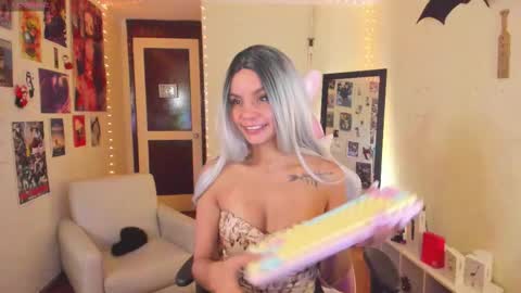 sakura_of online show from 09/18/25, 11:23
