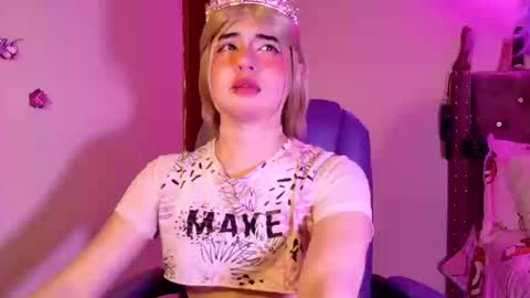 Snapshot of sakuraa_9 chatting on 09/15/25, 03:23 saku online show from 09/15/25, 03:23