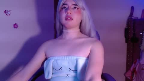 Snapshot of sakuraa_9 chatting on 09/17/25, 03:24 saku online show from 09/17/25, 03:24