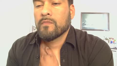 Snapshot of sal_cumplaciente chatting on 05/15/26, 10:06 sal cumplaciente online show from 05/15/26, 10:06