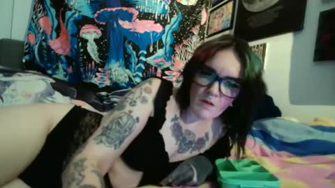 Snapshot of salemsslut chatting on 12/12/24, 06:10 salemsslut online show from 12/12/24, 06:10