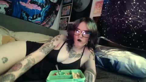 Snapshot of salemsslut chatting on 12/13/24, 03:32 salemsslut online show from 12/13/24, 03:32