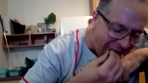 salis1981 online show from 10/27/25, 05:28