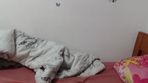 Snapshot of sallie_ chatting on 07/11/26, 07:05 naomi online show from 07/11/26, 07:05