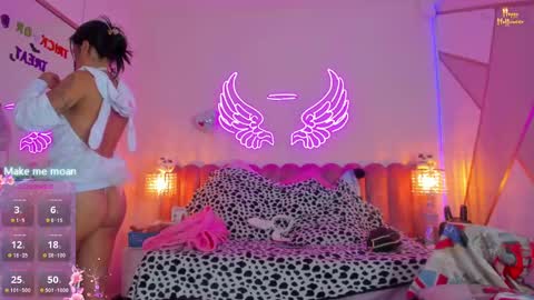 Snapshot of sallybrown_ chatting on 10/31/25, 10:05 miss Sally online every night from 1am to 8am  Colombia time online show from 10/31/25, 10:05