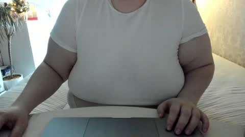 Snapshot of salma_queen chatting on 01/15/25, 11:40 SalmaRoth online show from 01/15/25, 11:40