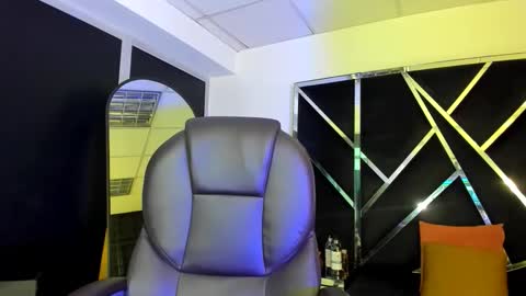 salmaportman_ online show from 10/23/25, 02:33