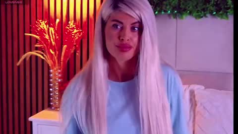 SalmaRoze online show from 05/17/26, 03:37