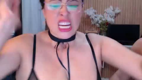 Snapshot of salome_010 chatting on 06/11/26, 12:32 Salome online show from 06/11/26, 12:32