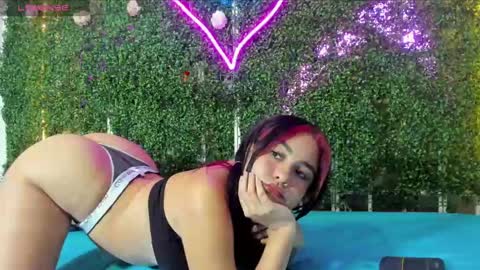 Snapshot of salome_domi chatting on 01/05/25, 03:02 salome online show from 01/05/25, 03:02