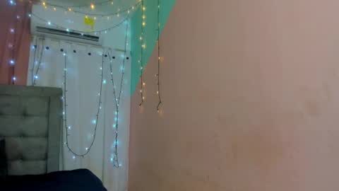 Snapshot of salome_domi chatting on 01/24/25, 05:00 salome online show from 01/24/25, 05:00