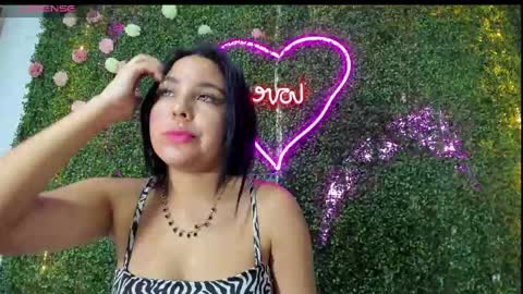 Snapshot of salome_domi chatting on 02/08/25, 07:38 salome online show from 02/08/25, 07:38