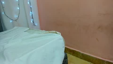 Snapshot of salome_domi chatting on 02/14/25, 12:51 salome online show from 02/14/25, 12:51